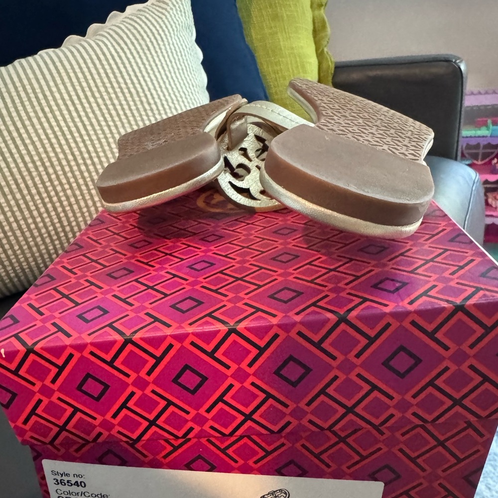 Tory Burch Spark Gold Metallic Miller Sandals - size 8 - Picture 4 of 4